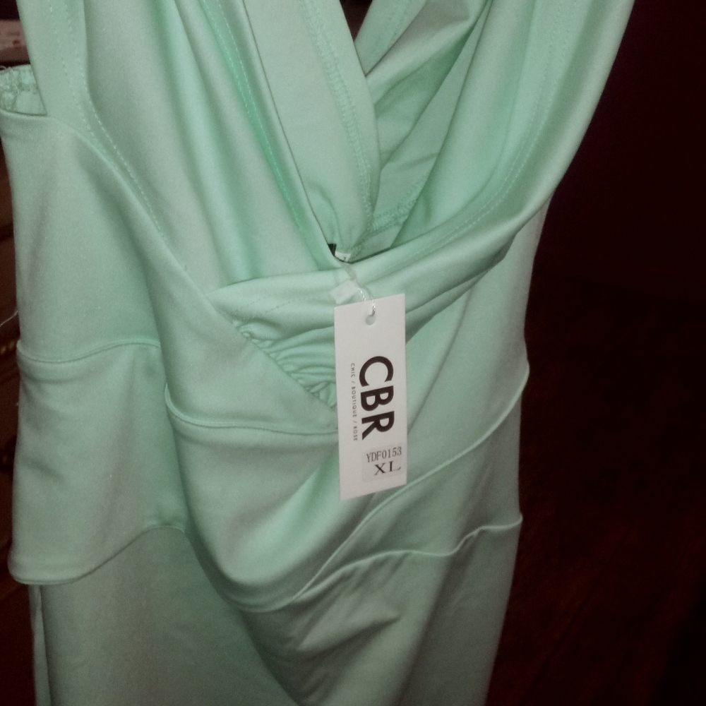 Dress - Picture 3 of 4